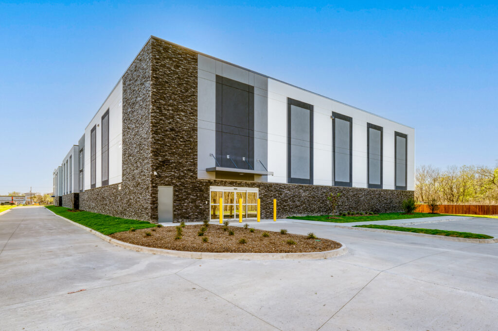 Life Storage-12812 Cullen Blvd-Houston exterior SAFSTOR self storage construction project in Houston Texas | ARCO Design Build